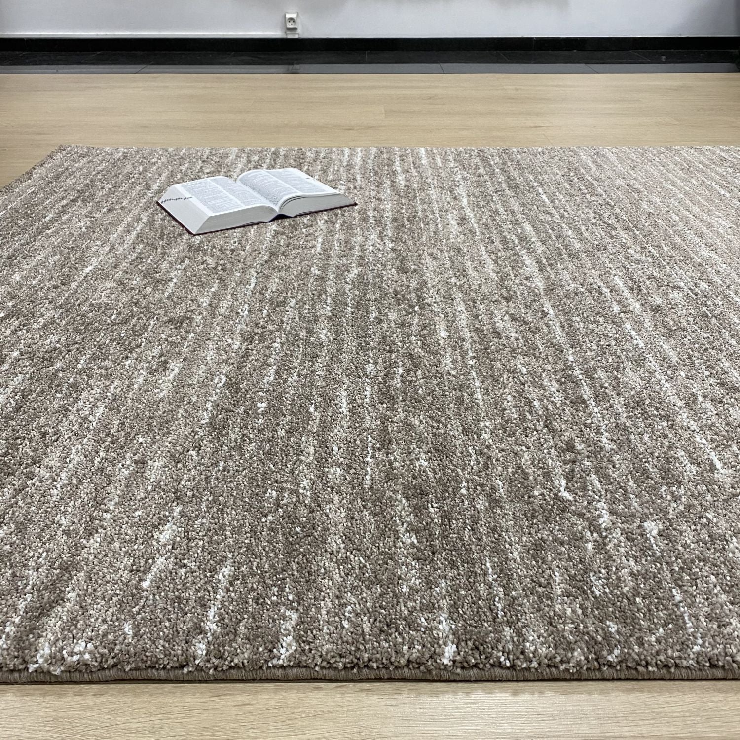 Beige/Taupe Tapijt Dik Laagpolig Vloerkleed Omid Belgian Luxury