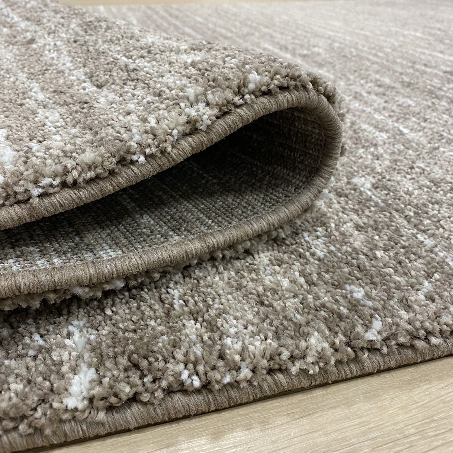 Beige/Taupe Tapijt Dik Laagpolig Vloerkleed Omid Belgian Luxury