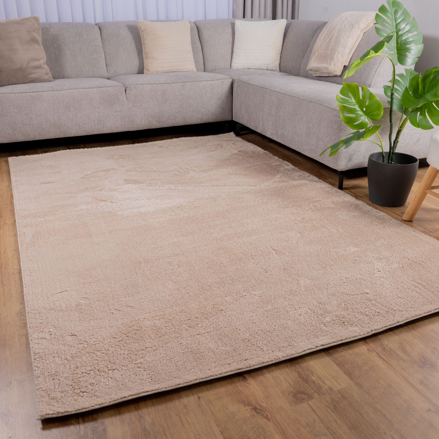G.Beige Tapijt Wasbaar Laagpolig Vloerkleed met Anti Slip Omid Soft Comfort Wasbaar op 30° - Omid Carpets