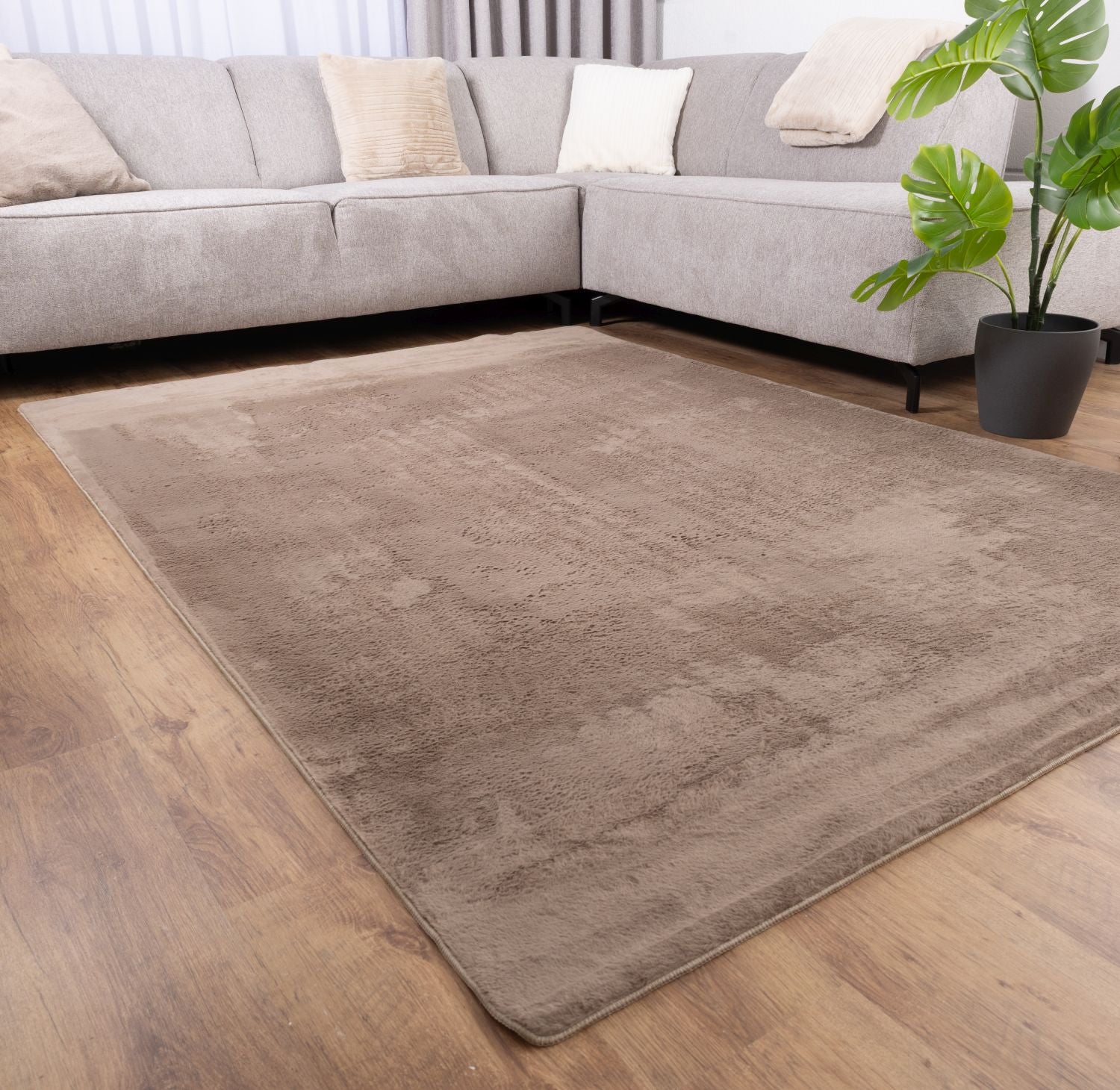 Taupe Tapijt Laagpolig Vloerkleed Omid Thin Fluffy