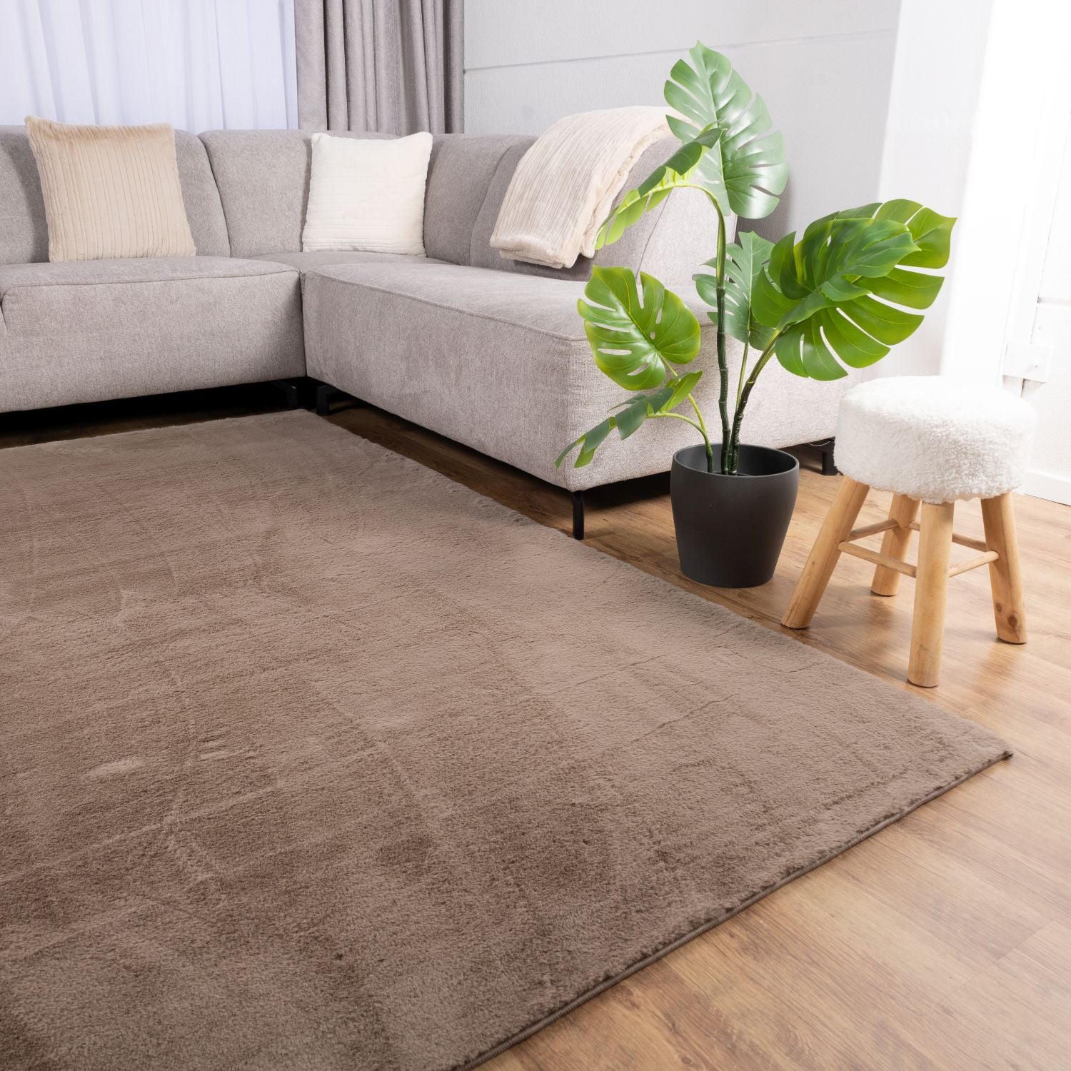 Donker Beige Tapijt Hoogpolig Vloerkleed met Anti-Slip – Omid Soft Fluffy – Superzacht Modern Tapijt - Omid Carpets