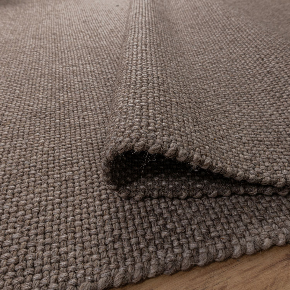 Handgewebter Wollteppich mit kurzem Flor Omid Wool