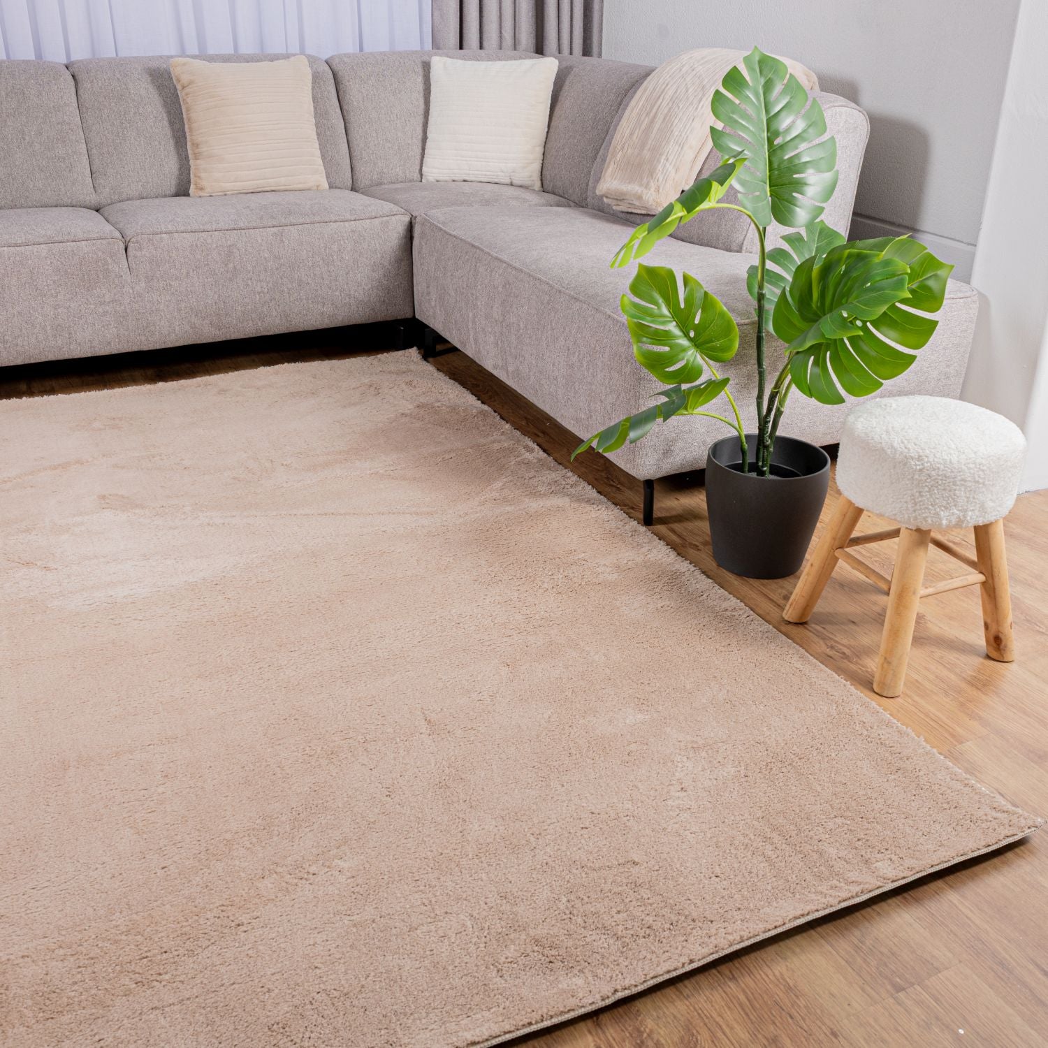 G.Beige Tapijt Wasbaar Laagpolig Vloerkleed met Anti Slip Omid Soft Comfort Wasbaar op 30° - Omid Carpets
