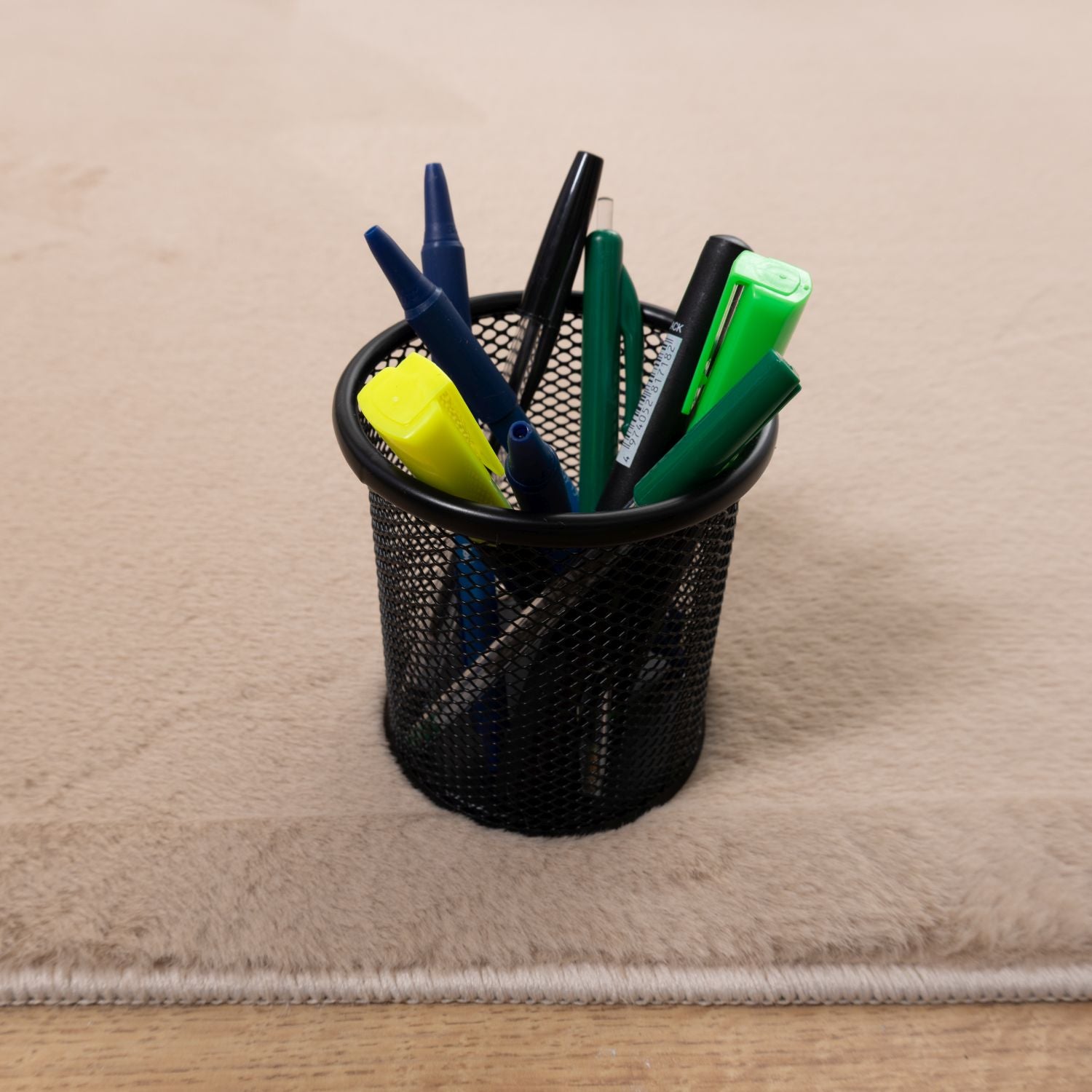 Beige Tapijt Laagpolig Vloerkleed Omid Thin Fluffy