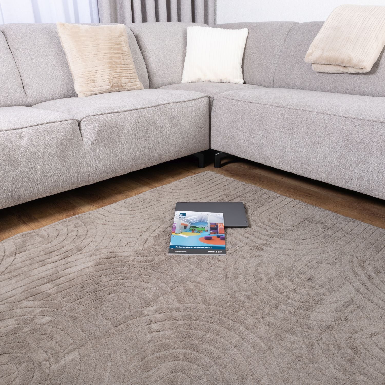 Beige-Grijs Tapijt Laagpolig Vloerkleed Omid Thin Fluffy