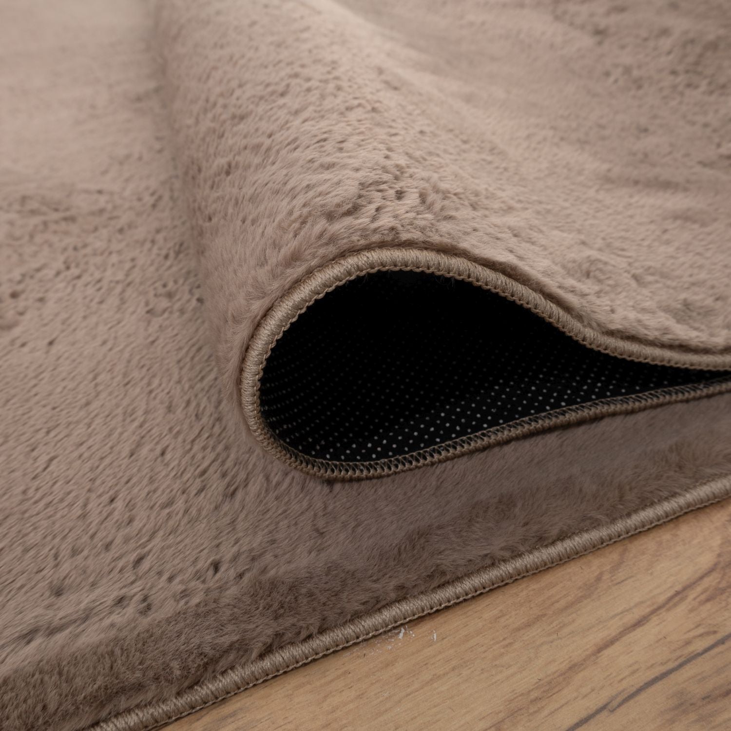 Taupe Tapijt Laagpolig Vloerkleed Omid Thin Fluffy