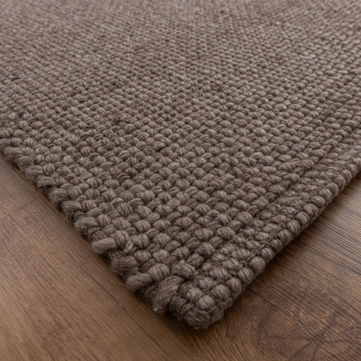Handgewebter Wollteppich mit kurzem Flor Omid Wool