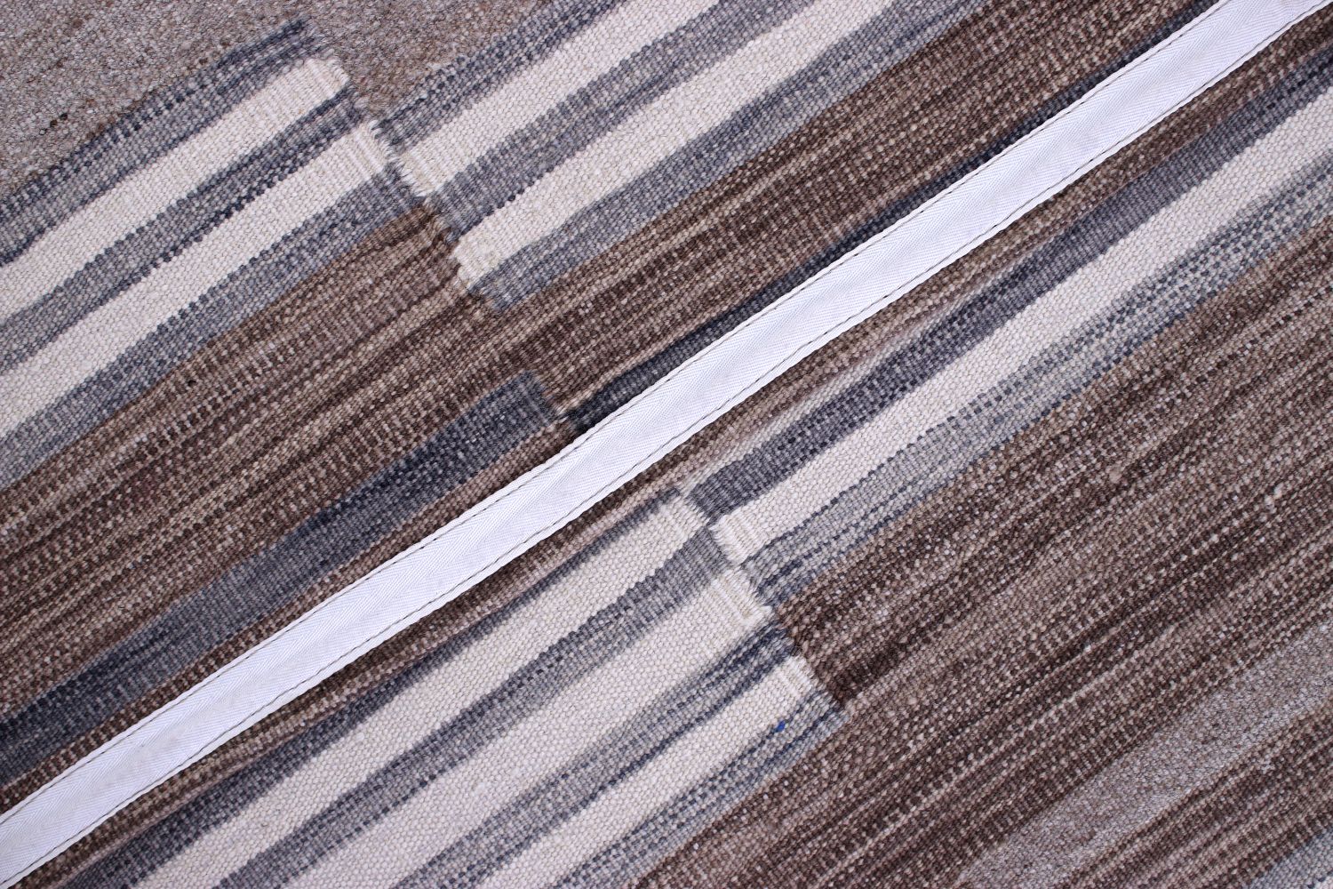 Bruin Tapijt Laagpolig Handgeweven Wollen Vloerkleed - Omid Afghan Modern Kelim 201x146