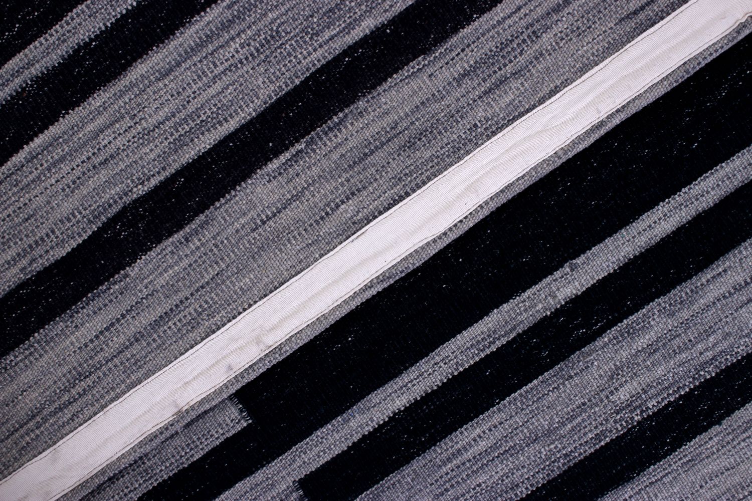 Zwart Tapijt Laagpolig Handgeweven Wollen Vloerkleed - Omid Afghan Modern Kelim 199x155