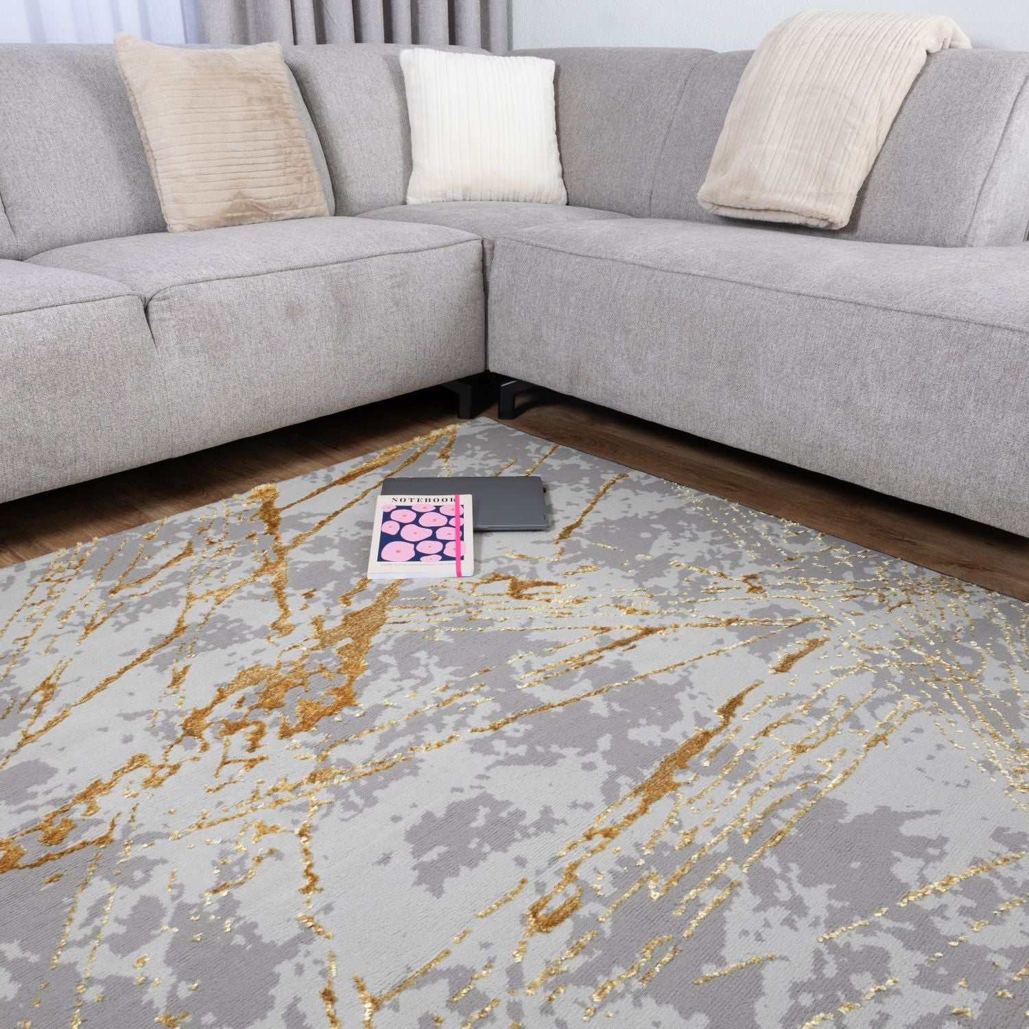 Grijs met Goud Tapijt Laagpolig Vloerkleed Omid Marbella