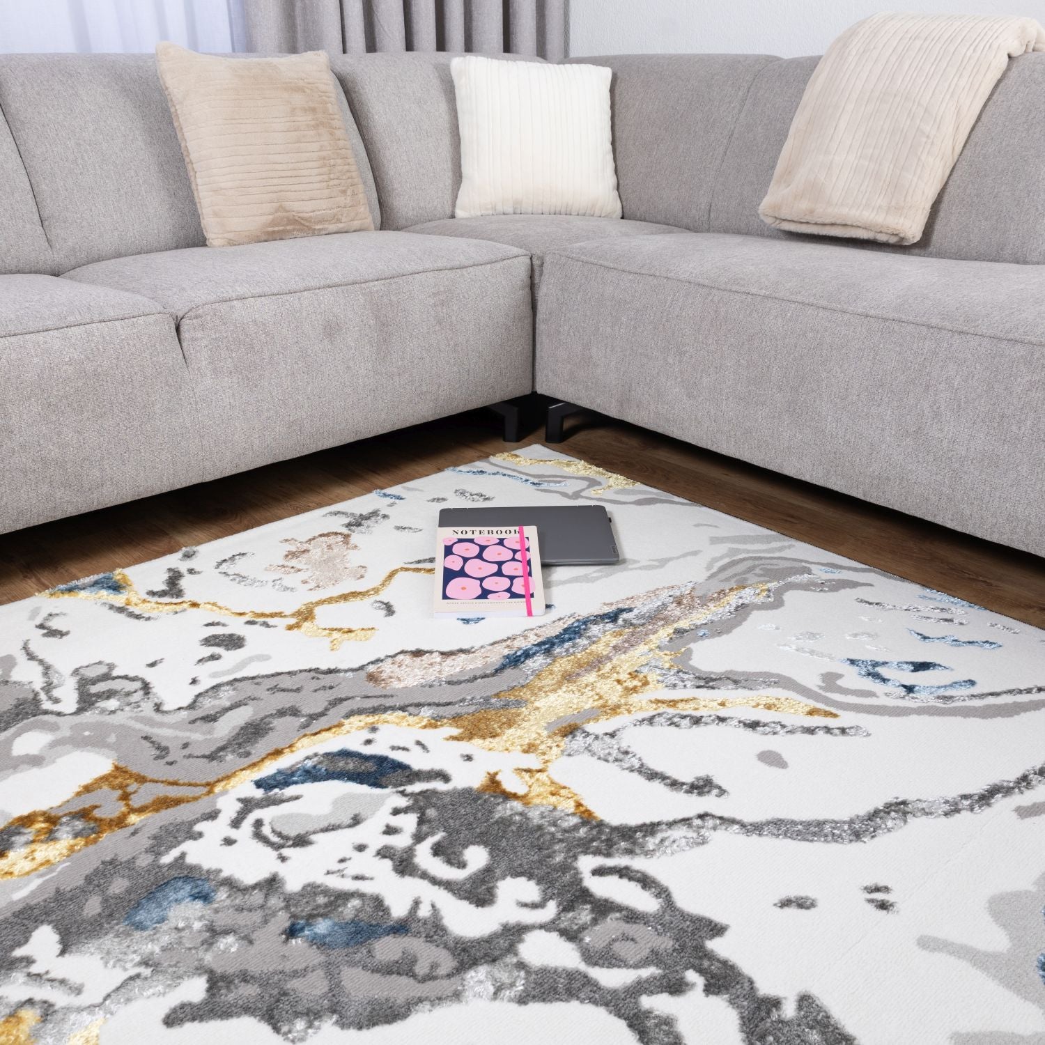 Wit en Goud Tapijt Laagpolig Vloerkleed Omid Marbella