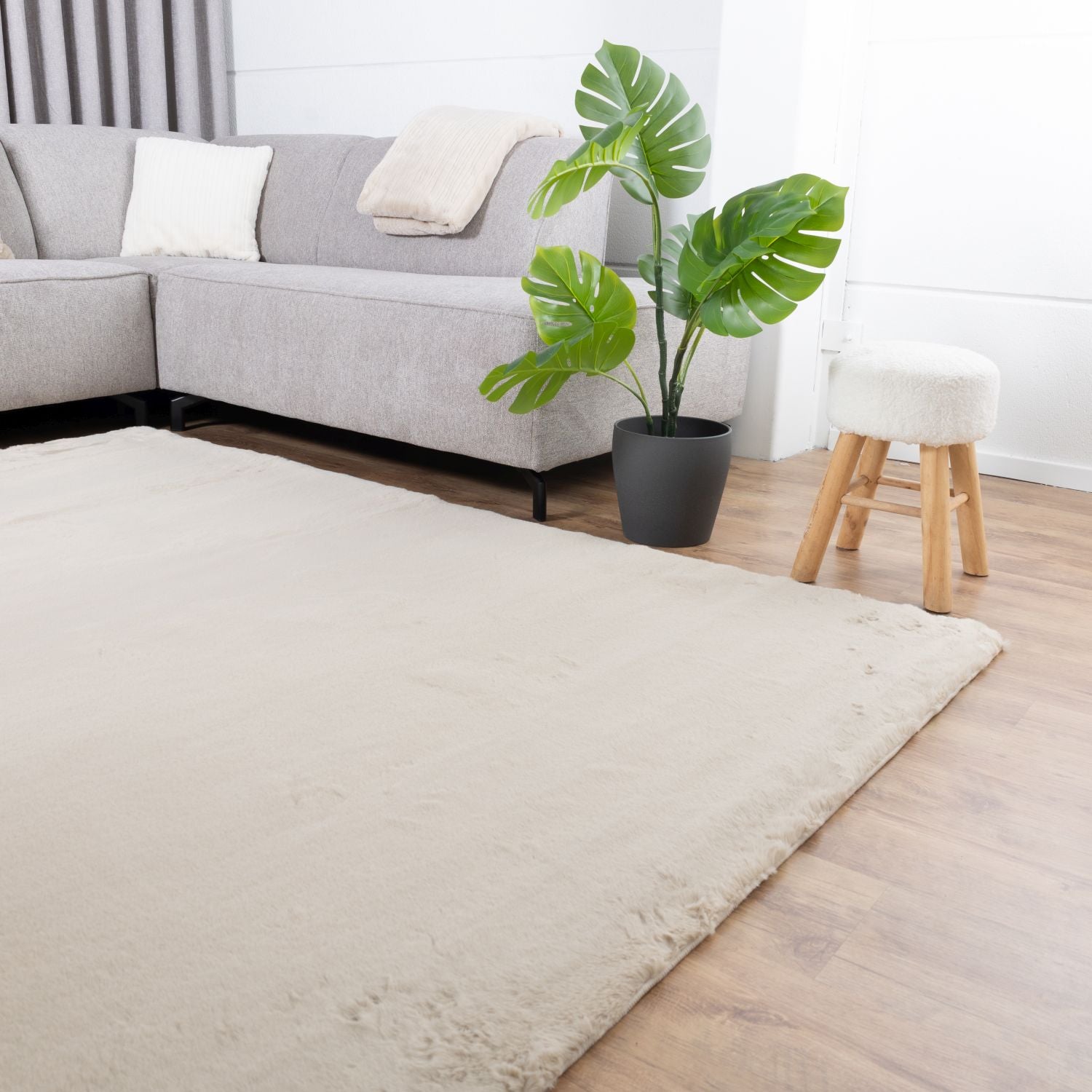 Beige Tapijt Zacht Hoogpolig Vloerkleed Omid Extra Fluffy