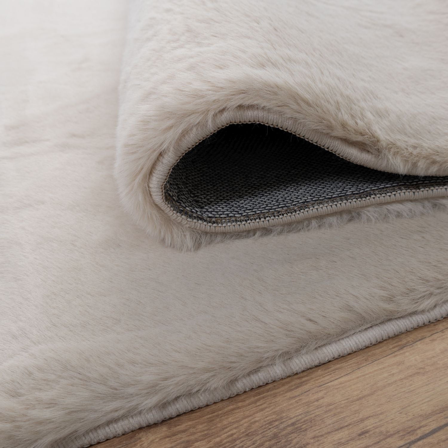 Beige Tapijt Zacht Hoogpolig Vloerkleed Omid Extra Fluffy