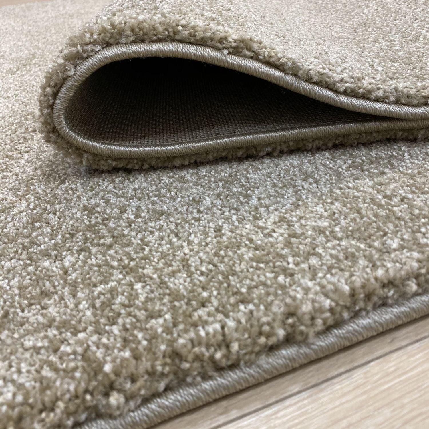 Beige Tapijt Dik Laagpolig Vloerkleed Omid Zen Premium Feeling Volledig Effen