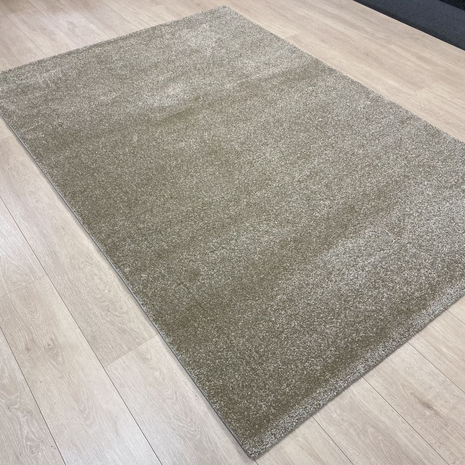 Beige Tapijt Dik Laagpolig Vloerkleed Omid Zen Premium Feeling Volledig Effen