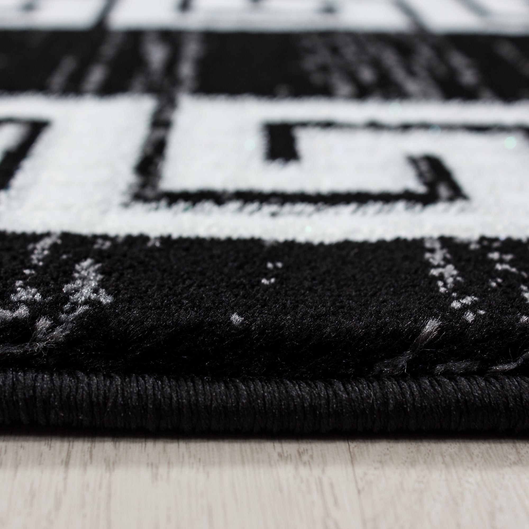 Zwart Tapijt Laagpolig Vloerkleed Omid Curve - Omid Carpets