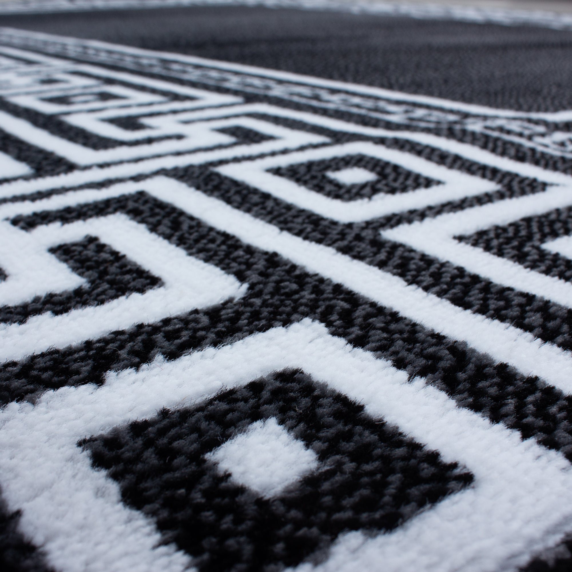 Zwart Tapijt Laagpolig Vloerkleed Omid Run - Omid Carpets