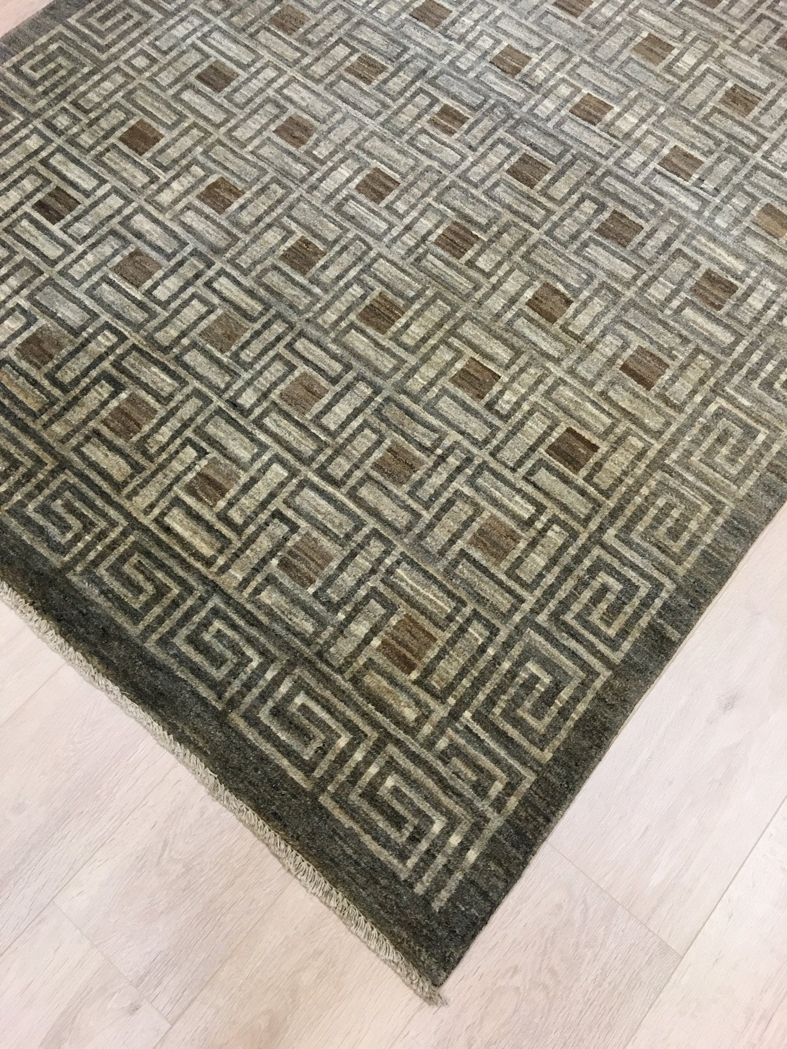 Donker Groene Labyrint Gabbah 199x149 - Omid Carpets
