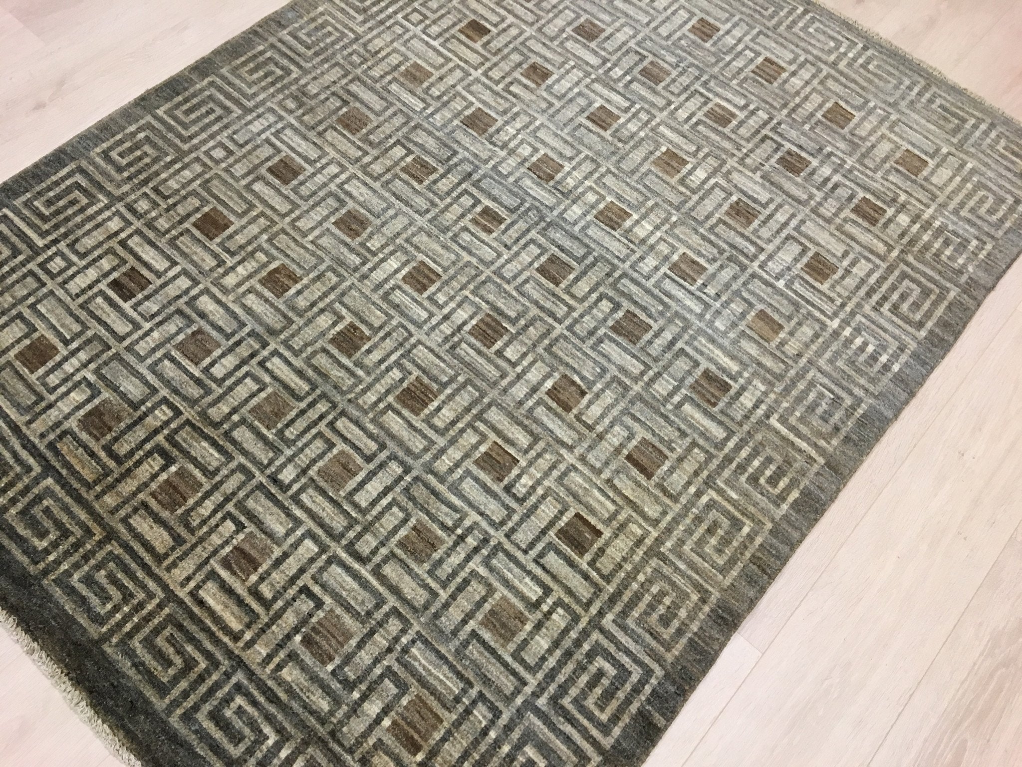 Donker Groene Labyrint Gabbah 199x149 - Omid Carpets