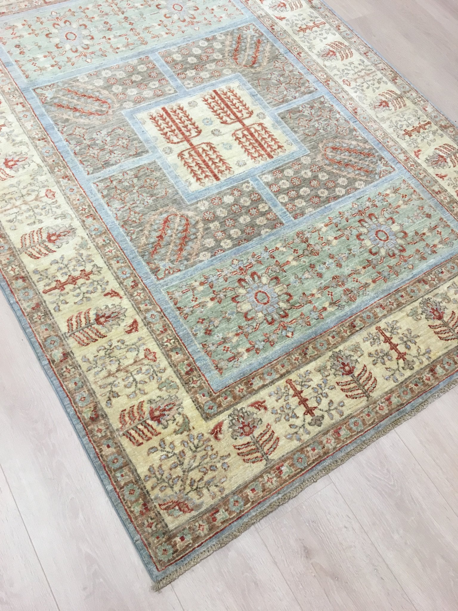 Chobi Bakhtiari 203x149 - Omid Carpets