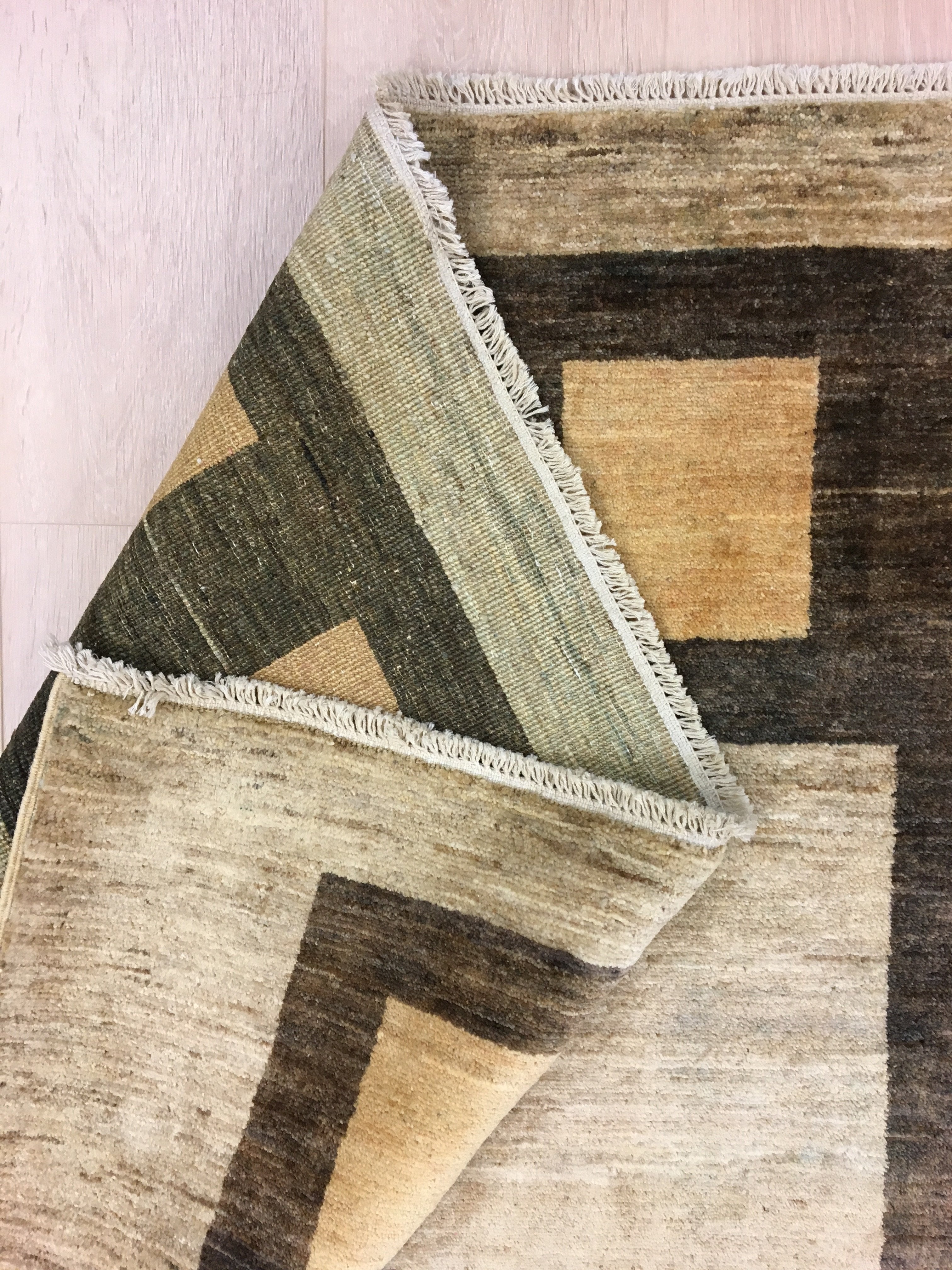 Goud Bruine Gabbah Tapijt 231x170 - Omid Carpets