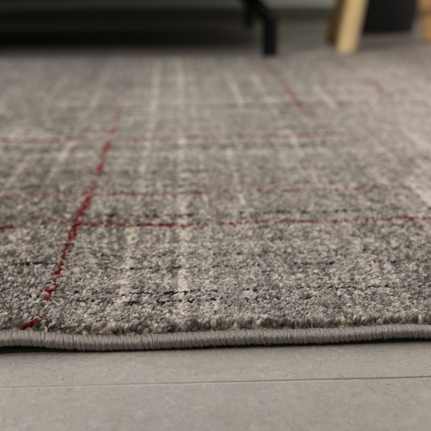 Donkergrijs met Rood Tapijt Laagpolig Vloerkleed Omid Belgian Design