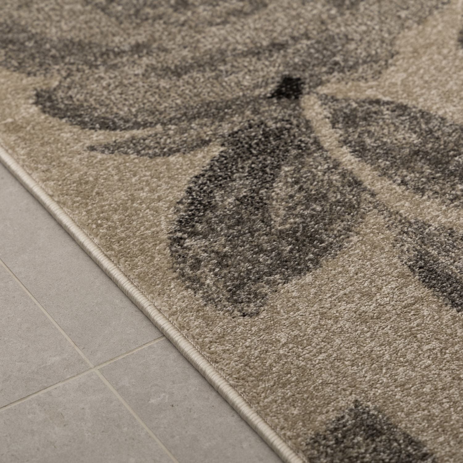 Beige met Grijs Tapijt Laagpolig Vloerkleed Omid Belgian Design Bloemenpatroon