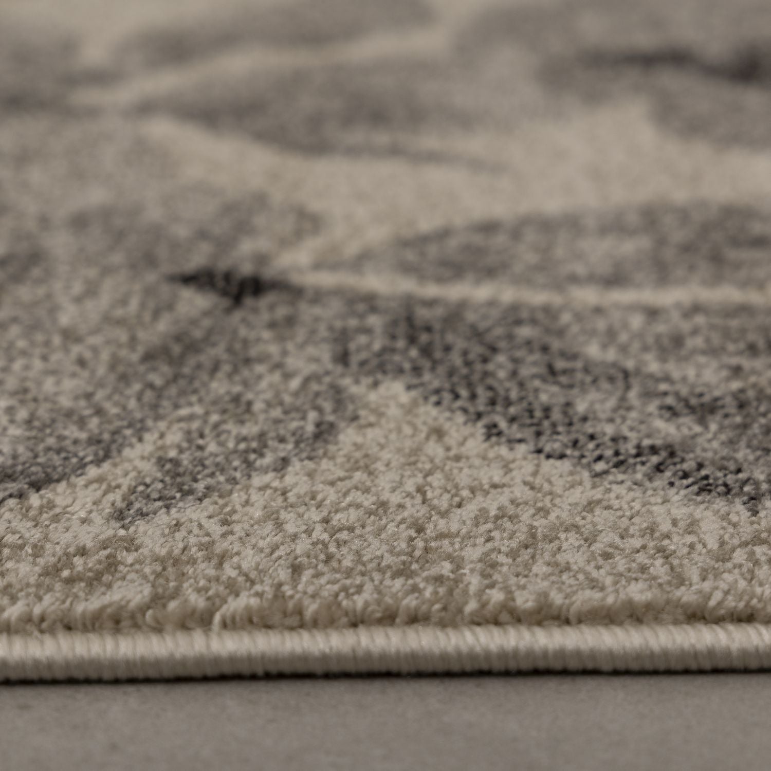 Beige met Grijs Tapijt Laagpolig Vloerkleed Omid Belgian Design Bloemenpatroon