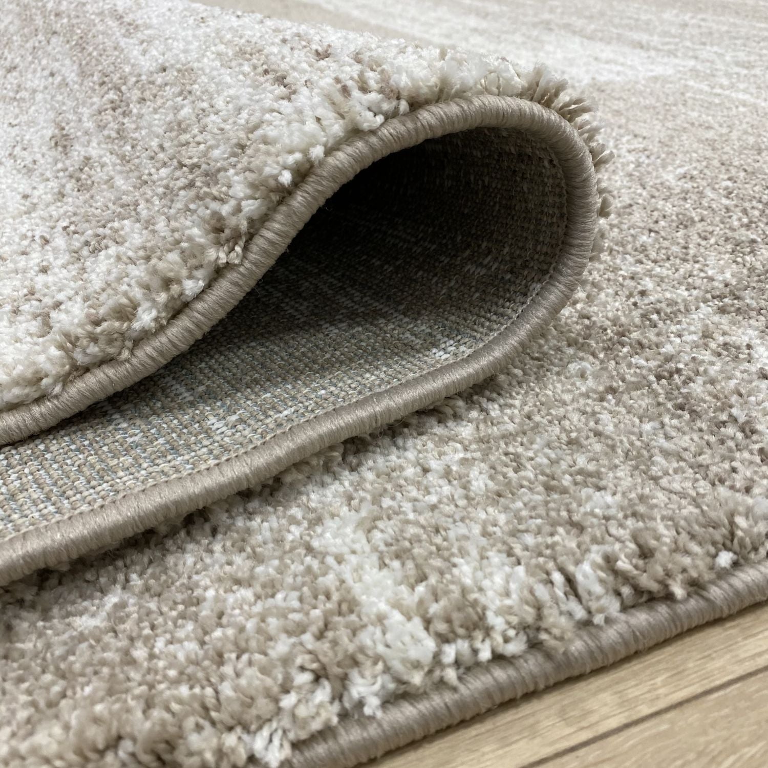 Beige/Taupe Tapijt Dik Laagpolig Vloerkleed Omid Belgian Luxury